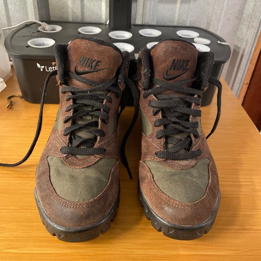 Nike-acg Women's Brown Boots